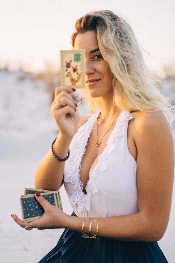 Élodie, tarologue et oracle